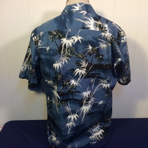 Classic Hawaiian Mens Shirt made in Hawaii - Picture 5 of 6